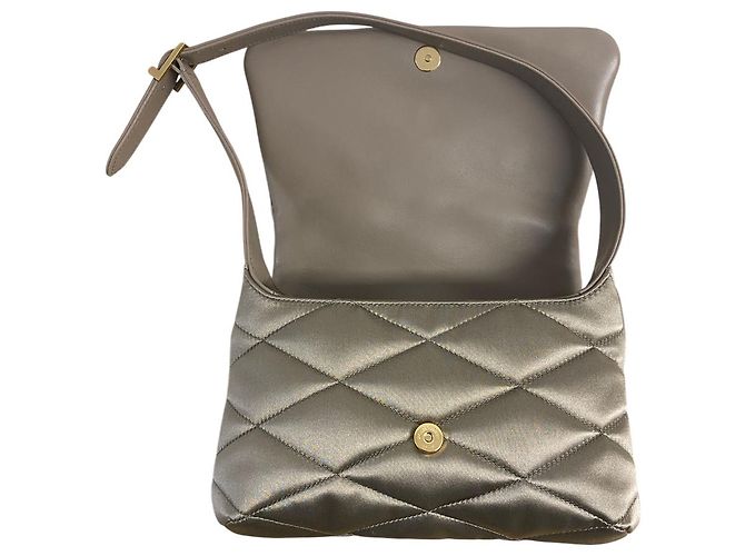 Saint Laurent Le 5 à 7 in Satin - vista 7