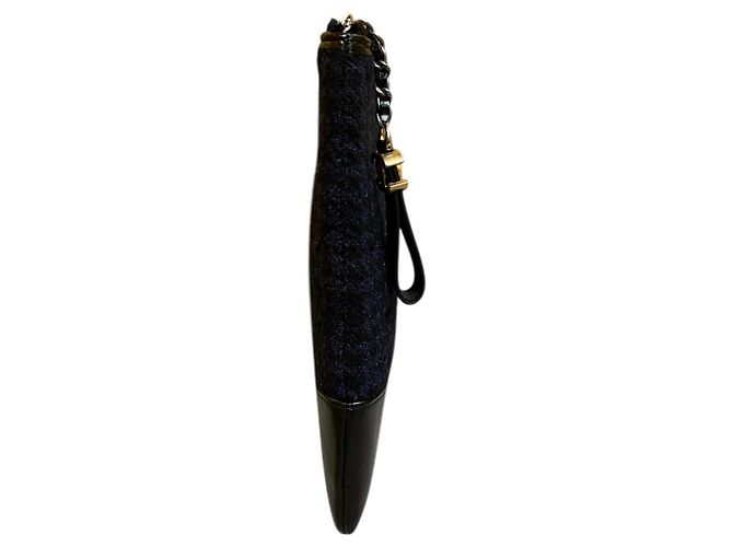 Clutch Chanel 2017 in tweed blu mezzanotte con logo Gabrielle sul davanti - vista 2