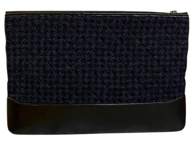 Clutch Chanel 2017 in tweed blu mezzanotte con logo Gabrielle sul davanti - vista 3