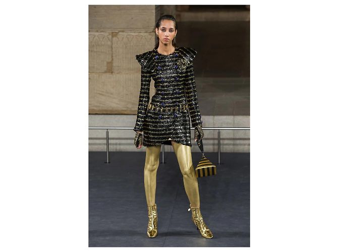Borsa a mano piramidale Chanel 2019 in pelle nera e lurex dorato - vista 2