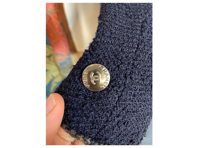 Timeless Giacca in maglia bouclé blu navy Chanel Boutique con zip CC - vista 4