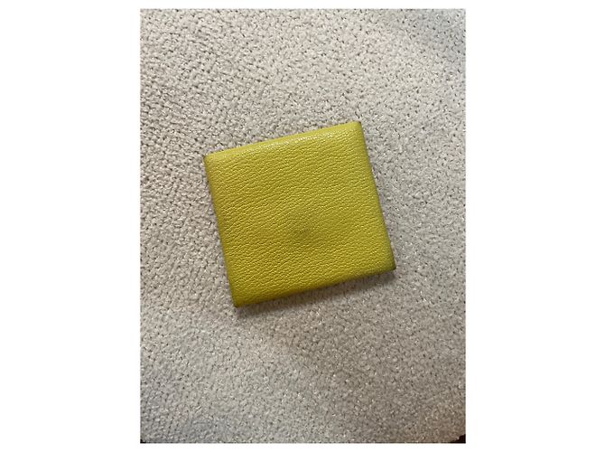 Monedero de cuero Hermès verde lima, billetera con botón a presión, fabricada en Francia - vista 3