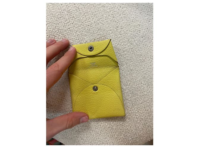 Monedero de cuero Hermès verde lima, billetera con botón a presión, fabricada en Francia - vista 4