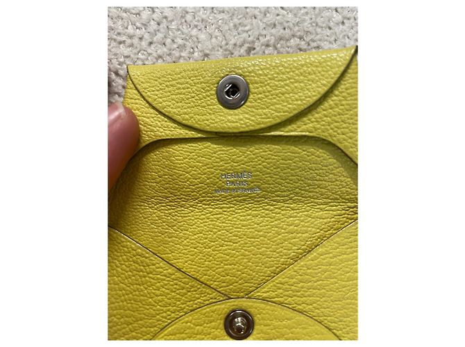 Monedero de cuero Hermès verde lima, billetera con botón a presión, fabricada en Francia - vista 5