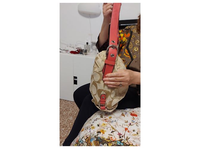 Borsa Coach in tela monogram beige e pelle rosa - vista 3