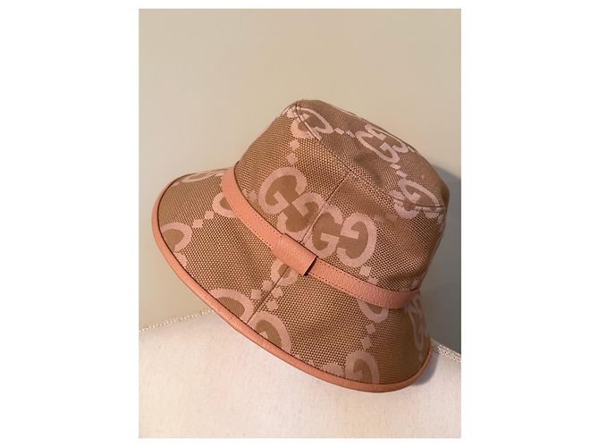 Cappello bucket Gucci GG Supreme in tela beige e pelle rosa - vista 2