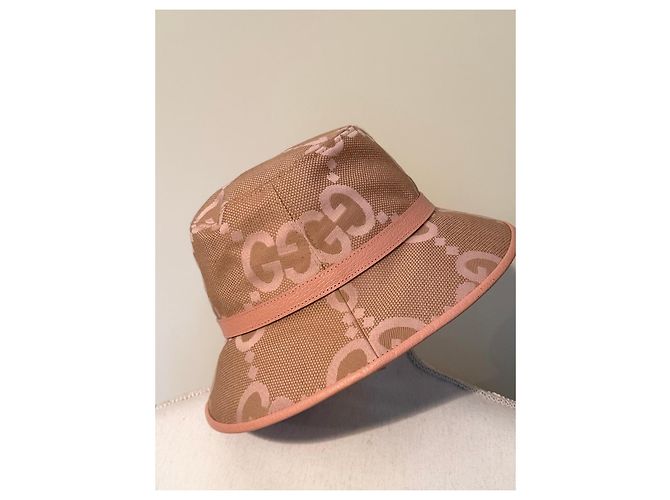 Cappello bucket Gucci GG Supreme in tela beige e pelle rosa - vista 3
