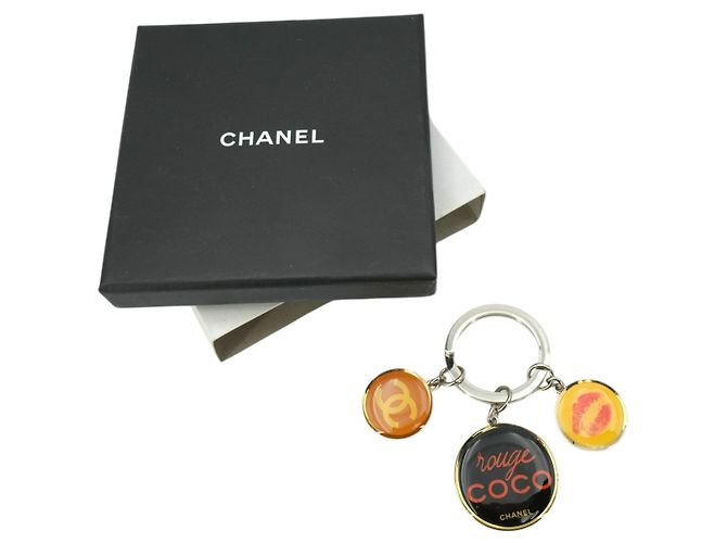 Timeless Chanel Portachiavi in metallo argento Rouge Coco Charm - vista 2