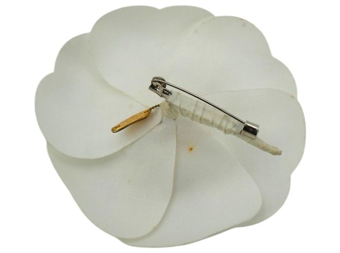 Timeless Chanel Vintage Stoff Weiß Blume Kamelie Brosche Pin - Ansicht 2