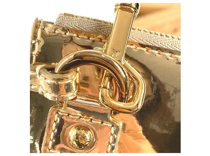 Pochette in pelle dorata Louis Vuitton D'oro - vista 10