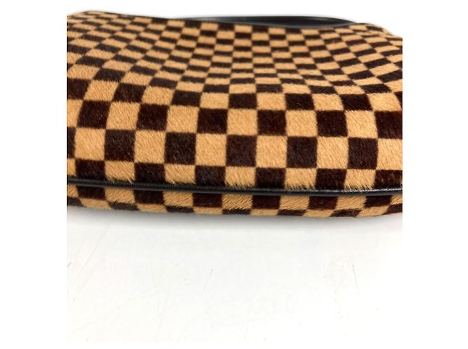 Pochette a mano Louis Vuitton Taiga Marrone - vista 2