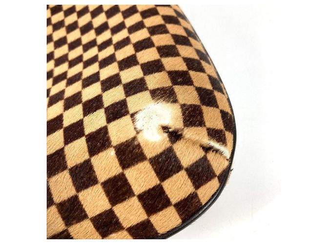 Pochette a mano Louis Vuitton Taiga Marrone - vista 5