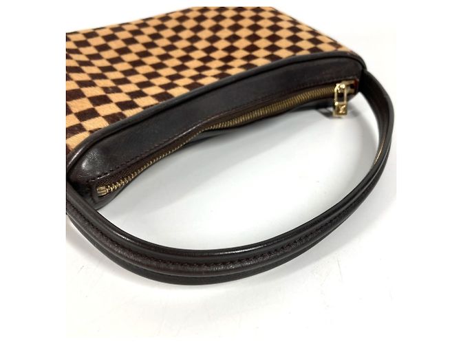 Pochette a mano Louis Vuitton Taiga Marrone - vista 8