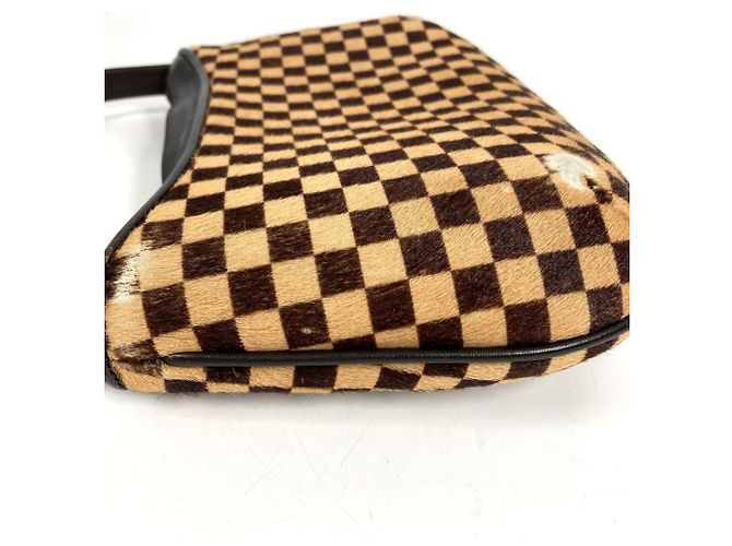 Pochette a mano Louis Vuitton Taiga Marrone - vista 9