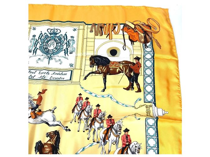 Silk In Sciarpa Carre 90 di Hermès Real Escuela Andaluza Del Arte Ecuestre Bianco Arancione - vista 4