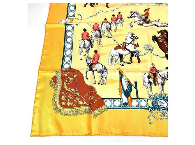 Silk In Sciarpa Carre 90 di Hermès Real Escuela Andaluza Del Arte Ecuestre Bianco Arancione - vista 5