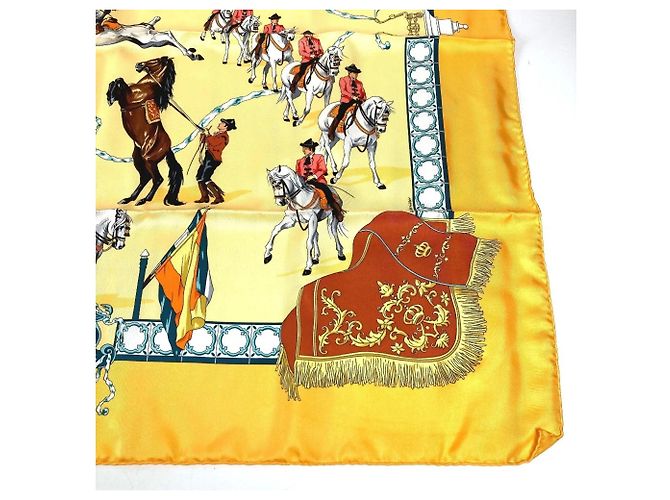 Silk In Sciarpa Carre 90 di Hermès Real Escuela Andaluza Del Arte Ecuestre Bianco Arancione - vista 6