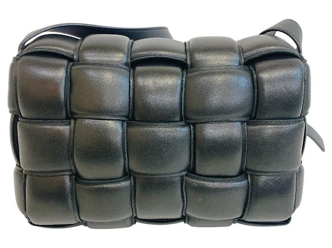 Borsa a Spalla Intrecciato Padded Cassette di Bottega Veneta Nero - vista 2