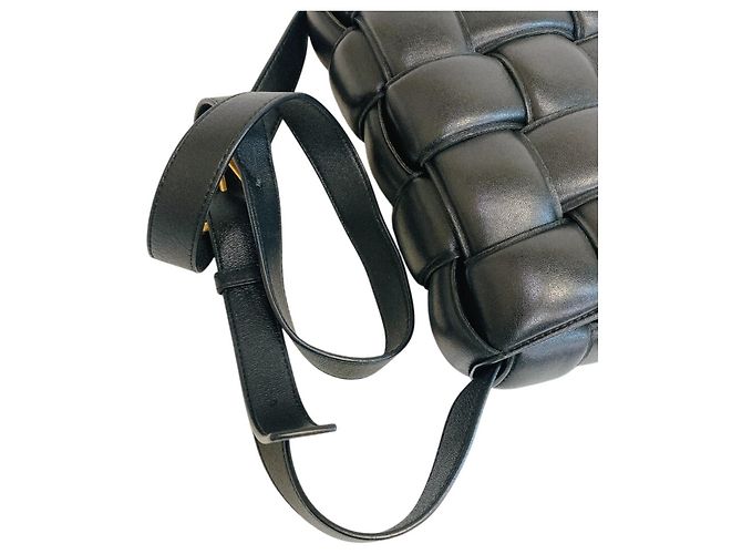 Borsa a Spalla Intrecciato Padded Cassette di Bottega Veneta Nero - vista 5