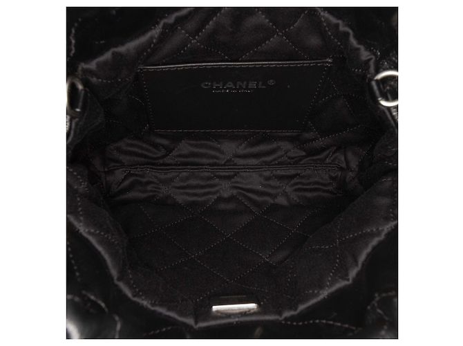 Bolsa Chanel Mini Preta em Couro de Bezerro Brilhante 22 Preto - vista 4