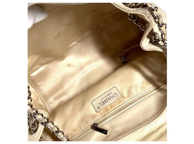 Borsa matelassé Chanel East West CC Coco Mark Logo Nero Beige - vista 12