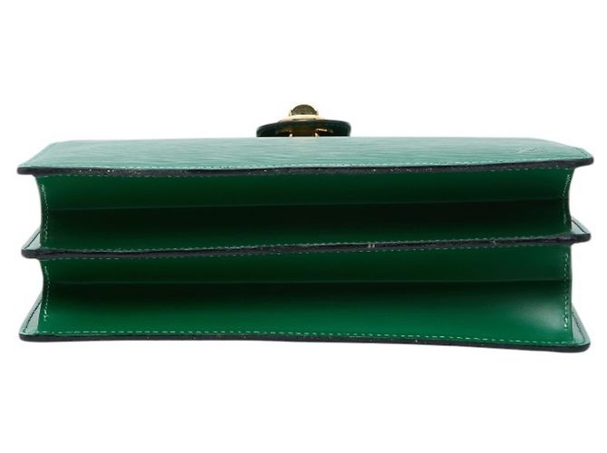 Borsa a tracolla Louis Vuitton Epi Capucines in Verde Borneo - vista 3