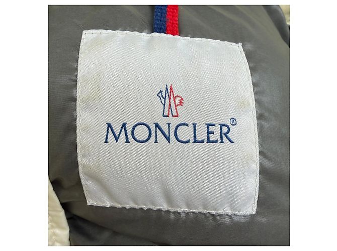 Jaqueta Puffer Moncler Maya em nylon branco Cru - vista 4