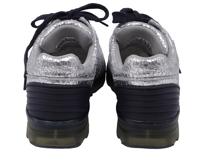 Baskets Chanel CC à accents craquelés en cuir de veau métallisé argenté - vue 5