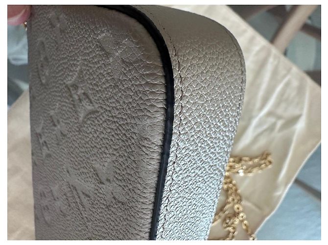 Pochette Félicie Louis Vuitton Pochette Felicie Monogram Empreinte Borsa in Pelle Beige - vista 3