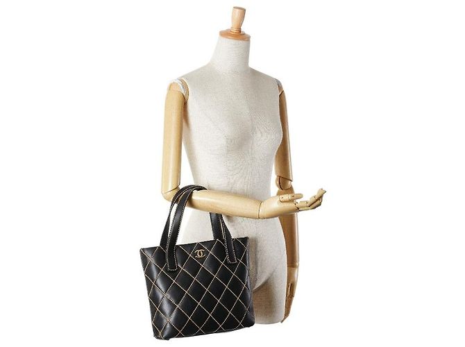 Timeless Borsa a spalla in agnello con cuciture selvagge Chanel Coco Mark Nero - vista 12