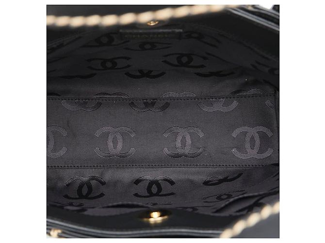 Timeless Borsa a spalla in agnello con cuciture selvagge Chanel Coco Mark Nero - vista 8