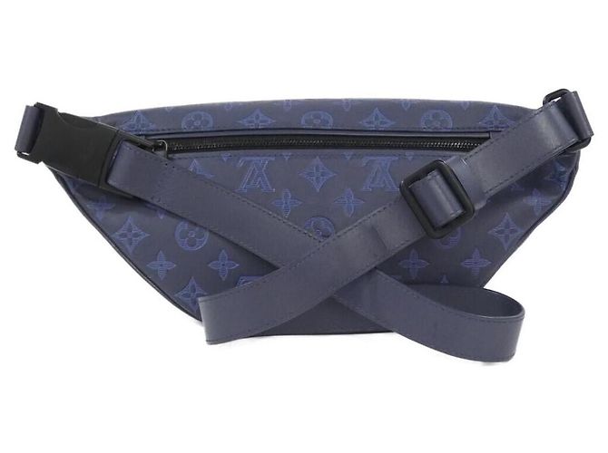 Marsupio Louis Vuitton Discovery Bumbag Monogram Shadow Blu Blu navy - vista 2