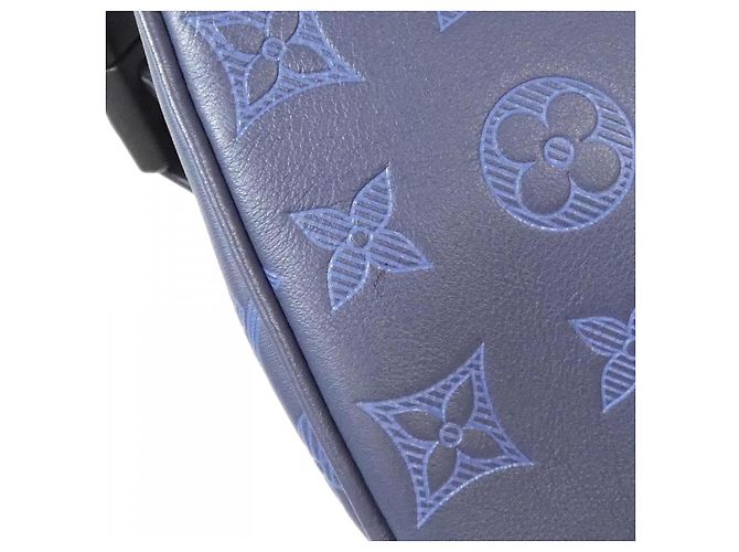 Marsupio Louis Vuitton Discovery Bumbag Monogram Shadow Blu Blu navy - vista 4