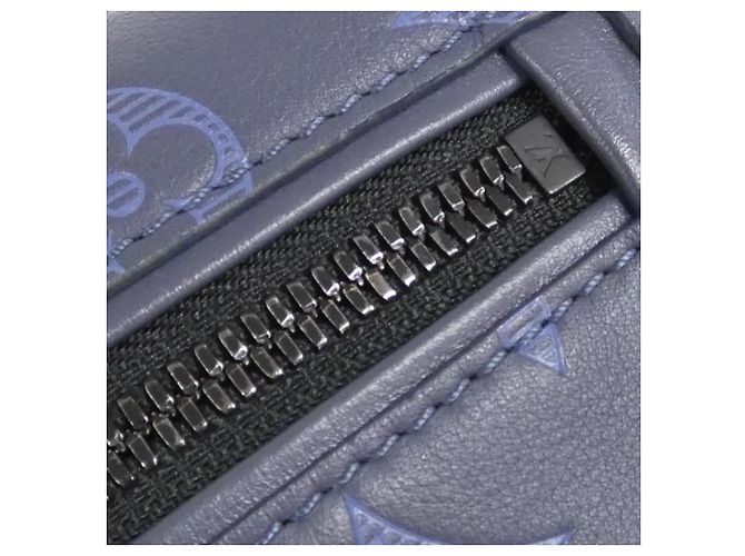 Marsupio Louis Vuitton Discovery Bumbag Monogram Shadow Blu Blu navy - vista 5