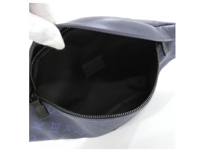 Marsupio Louis Vuitton Discovery Bumbag Monogram Shadow Blu Blu navy - vista 8