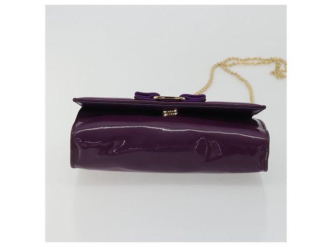 Borsa Vala Chain in pelle verniciata viola e oro Auth ARZ899 di Salvatore Ferragamo - vista 10