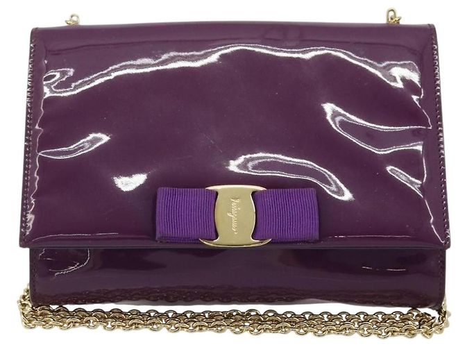 Borsa Vala Chain in pelle verniciata viola e oro Auth ARZ899 di Salvatore Ferragamo - vista 2