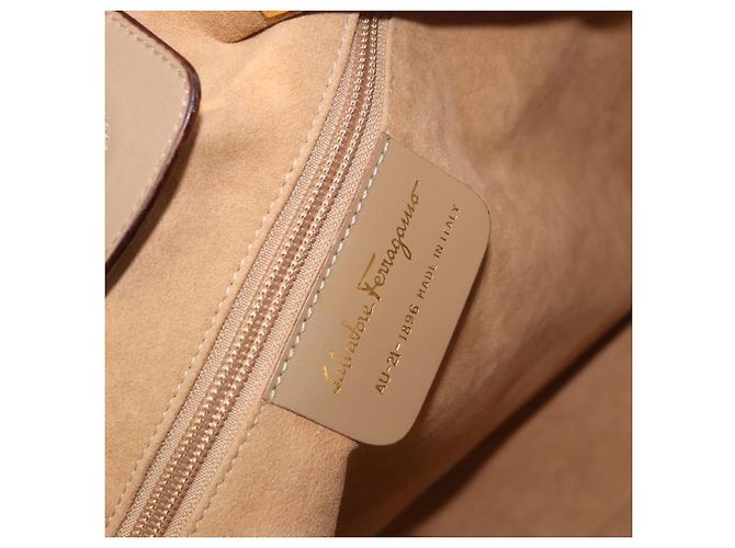 Borsa Tote Salvatore Ferragamo in nylon beige oro Auth BAZ714A D'oro - vista 15