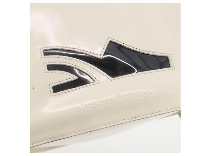 Salvatore Ferragamo Rucksack Lackleder Weiß Gold Auth 173783 Golden - Ansicht 17