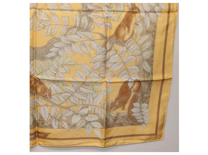 Hermès Foulard HERMES Carre 90 ""CASSE NOISETTE"" Seta Gialla Auth 174180A Giallo - vista 22