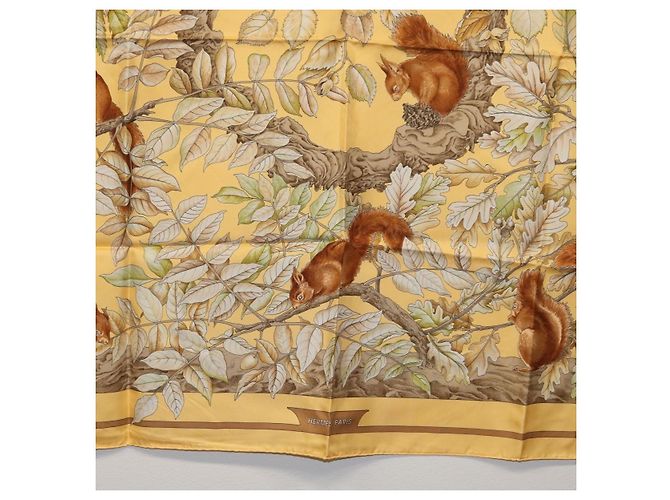Hermès Foulard HERMES Carre 90 ""CASSE NOISETTE"" Seta Gialla Auth 174180A Giallo - vista 9