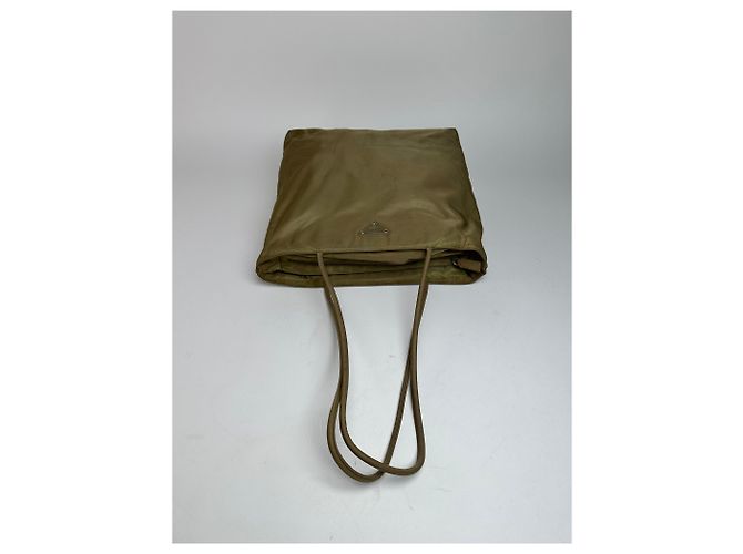 Vintage Prada Dreiecks-Polyester-Handtasche grün Khaki - Ansicht 8