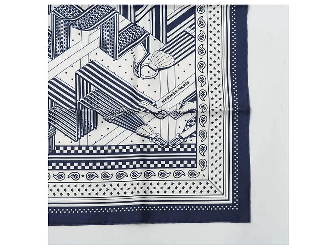 Silk In Foulard in seta Hermès in blu navy - vista 4
