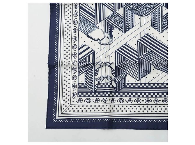 Silk In Foulard in seta Hermès in blu navy - vista 5