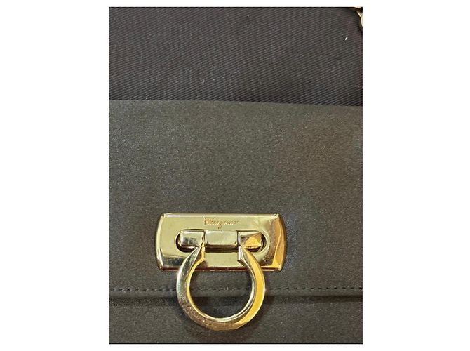 Salvatore Ferragamo Borsa a tracolla in pelle marrone con chiusura Gancini - vista 2