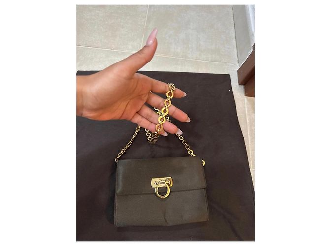 Salvatore Ferragamo Borsa a tracolla in pelle marrone con chiusura Gancini - vista 3