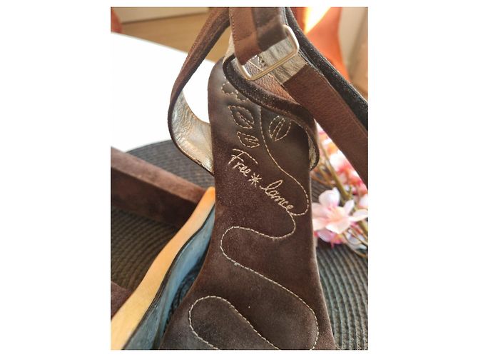 Free Lance Sandali con zeppa in suede marrone - vista 2