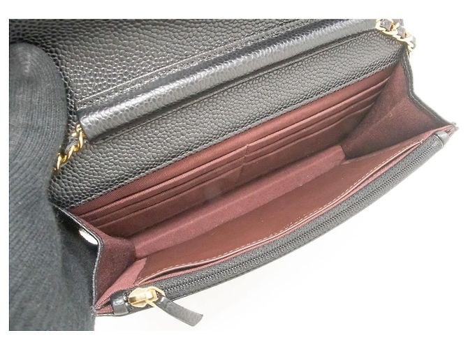Wallet On Chain CHANEL Geldbörse mit Kette aus genarbtem Kalbsleder in Schwarz - Ansicht 10