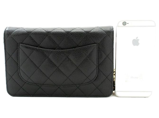 Wallet On Chain CHANEL Geldbörse mit Kette aus genarbtem Kalbsleder in Schwarz - Ansicht 3