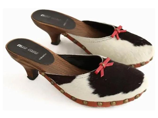Sabots Miu Miu en fourrure marron taille 37 - vue 3